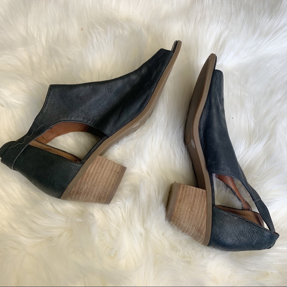 Lucky Brand Black Leather Peep Toe Sandals | 7.5